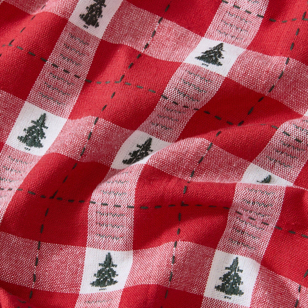 Sherwood Tree Dobby Holiday Table Runner: Red / 13x70