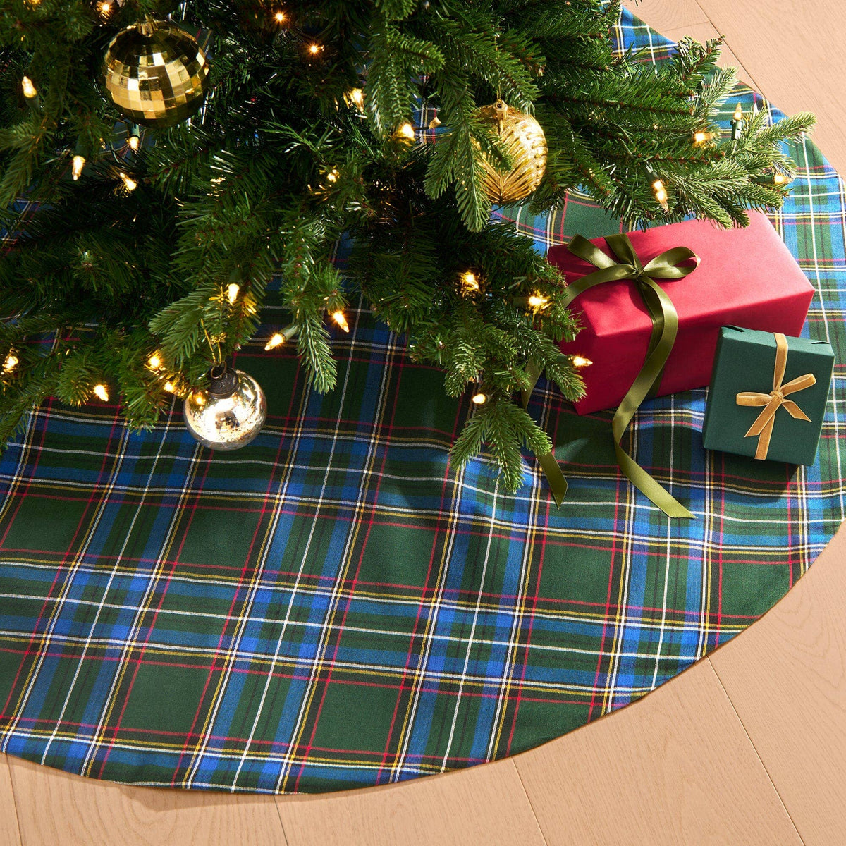 Stowe Tartan Plaid Christmas Tree Skirt: Green