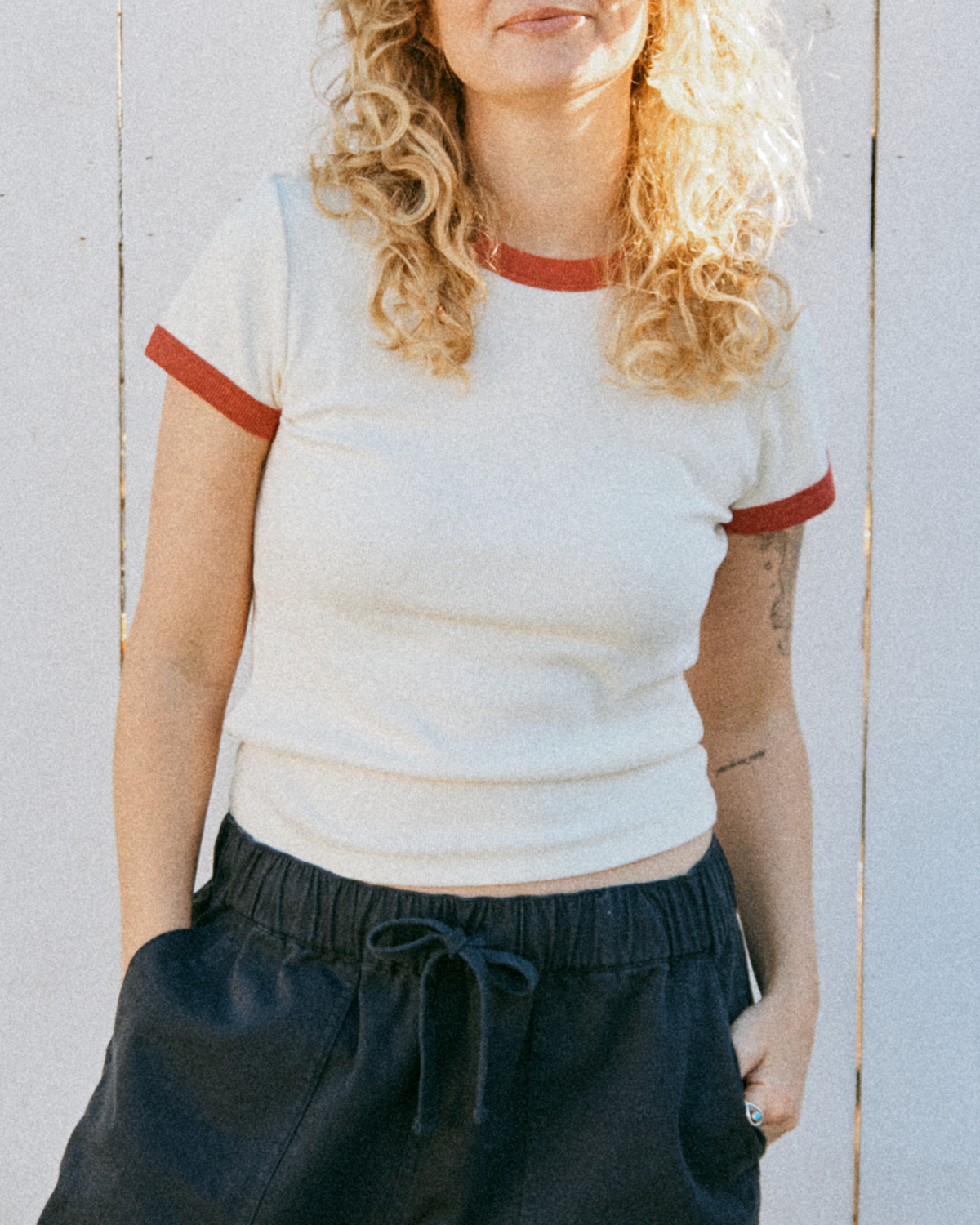 Lillian Ringer Tee: Bone/Red / L