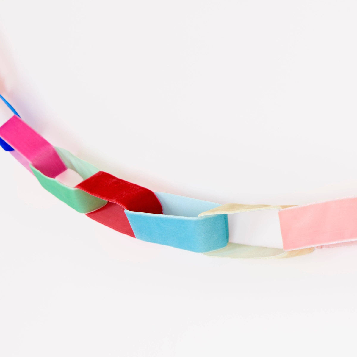 Bright Velvet Chain Link Garland