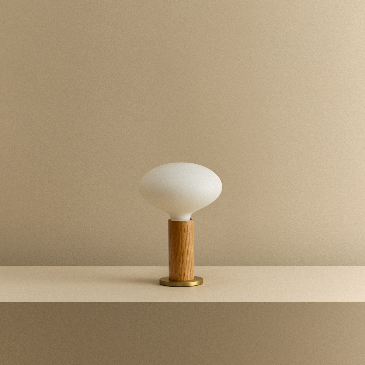 Knuckle Table Lamp in Oak + Oval