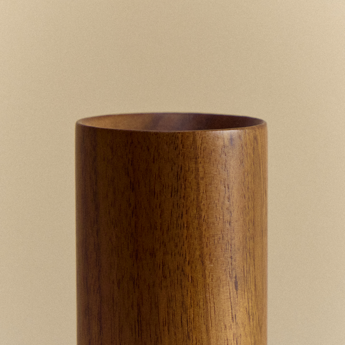 Knuckle Table Lamp in Walnut + Enno