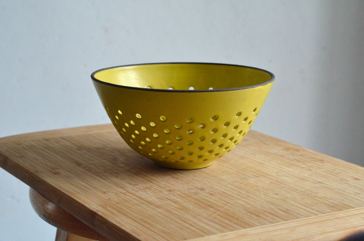 Berry Bowl or Colander - Yellow - 7 1/4x 3 1/2"