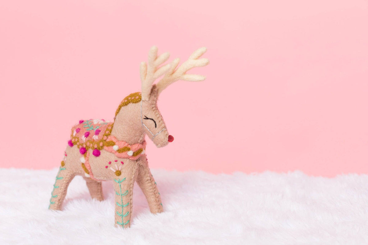 Reindeer Mantel Topper: Natural