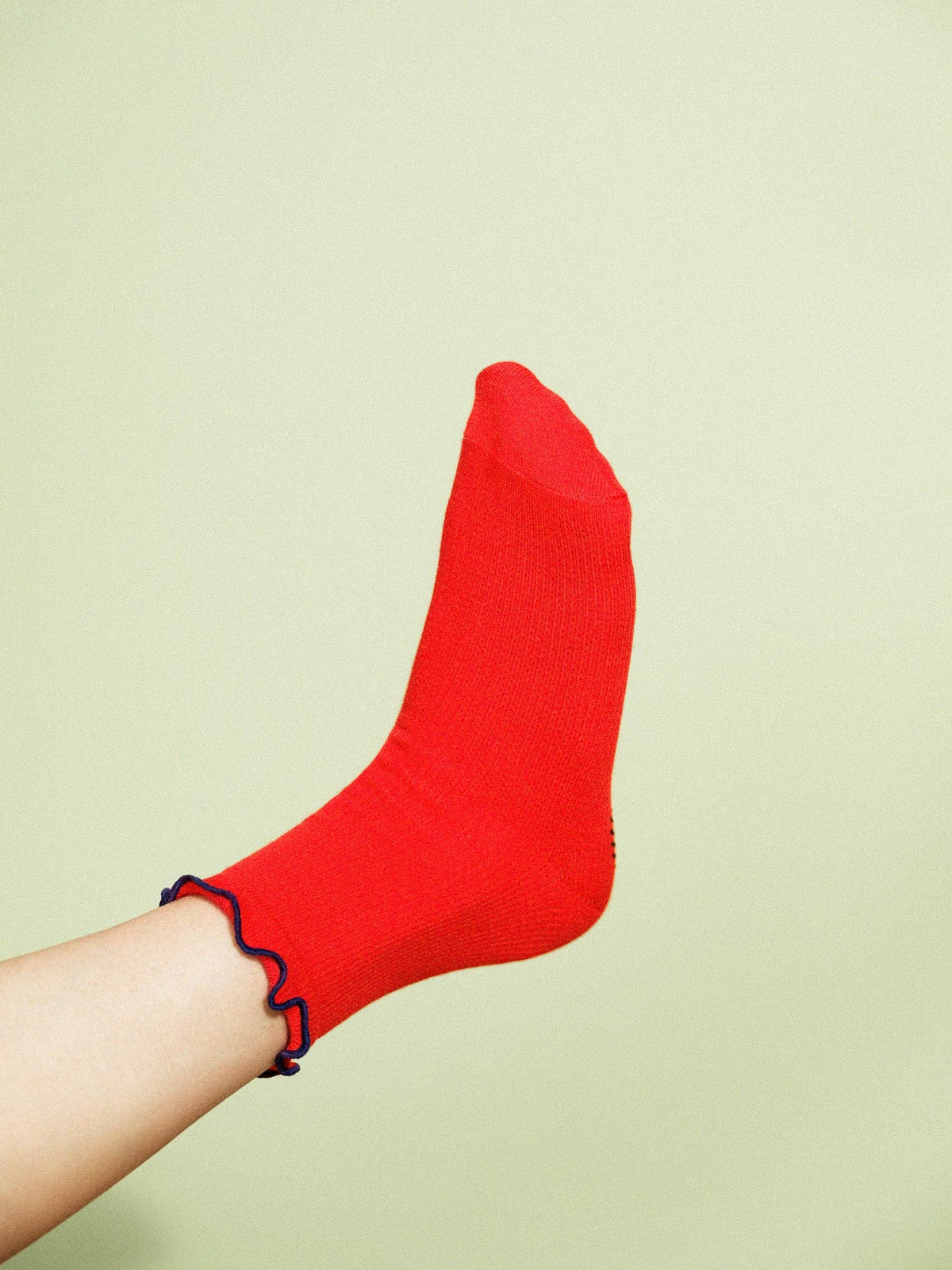 Thermal Ruffle Sporty Grip Crew Socks in Red / OS