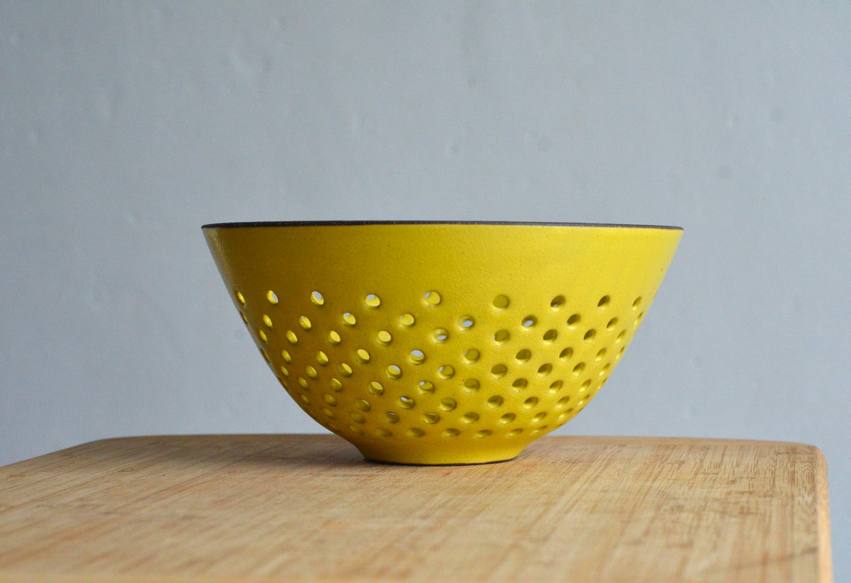 Berry Bowl or Colander - Yellow - 7 1/4x 3 1/2"