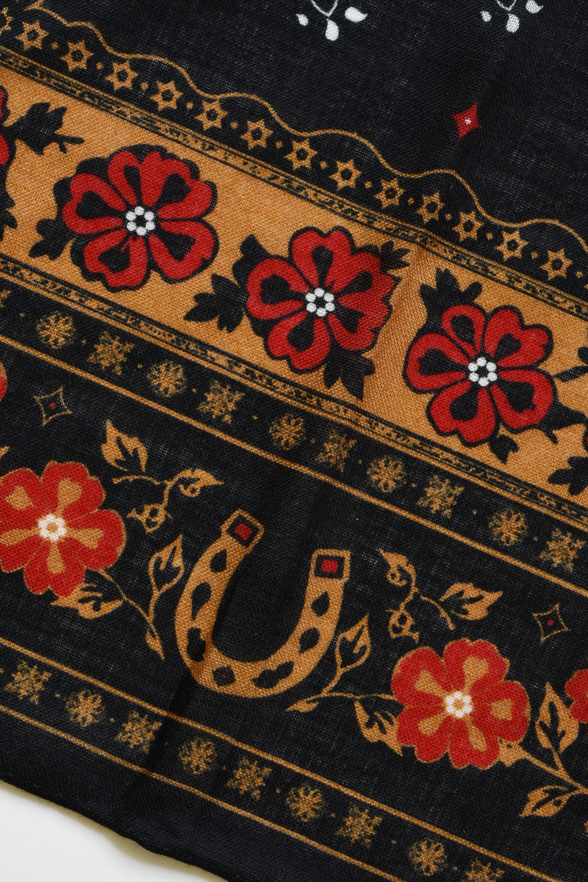 Western Floral Horseshoe 100% Wool Bandana: One size