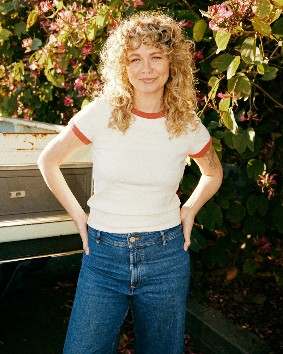 Lillian Ringer Tee: Bone/Red / M