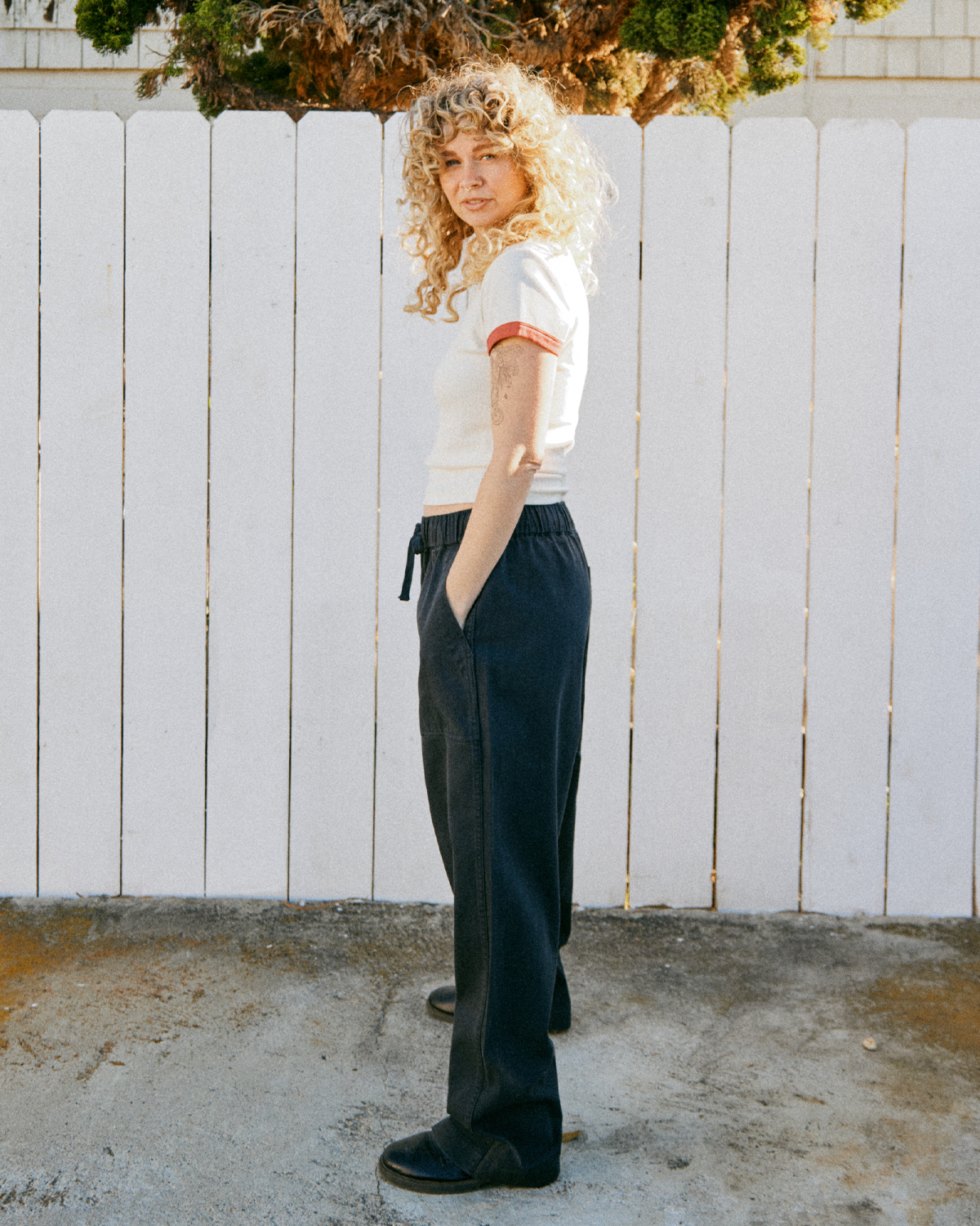 Lillian Ringer Tee: Bone/Red / M
