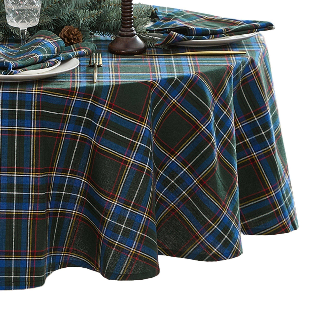 Stowe Tartan Holiday Plaid Tablecloth: Green / 60"x84" Oval