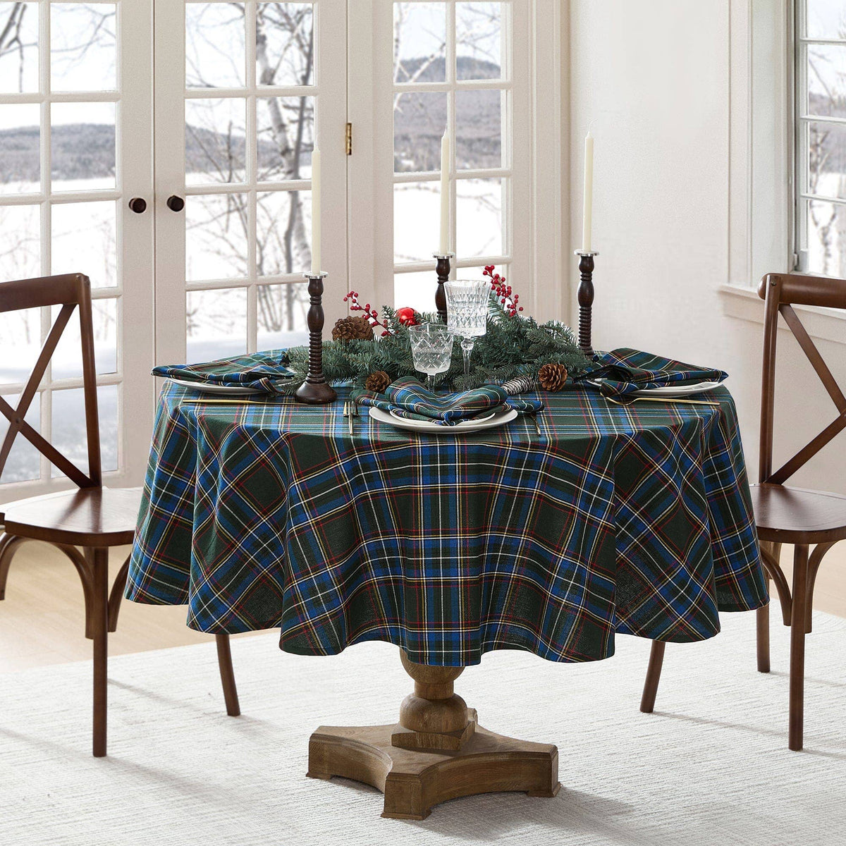 Stowe Tartan Holiday Plaid Tablecloth: Green / 70" Round